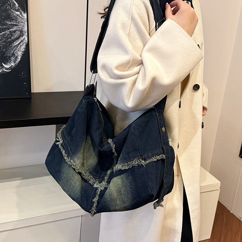 Ženska denim torbica s crossbody remenom, velika kapaciteta, svakodnevna upotreba, stil 2025