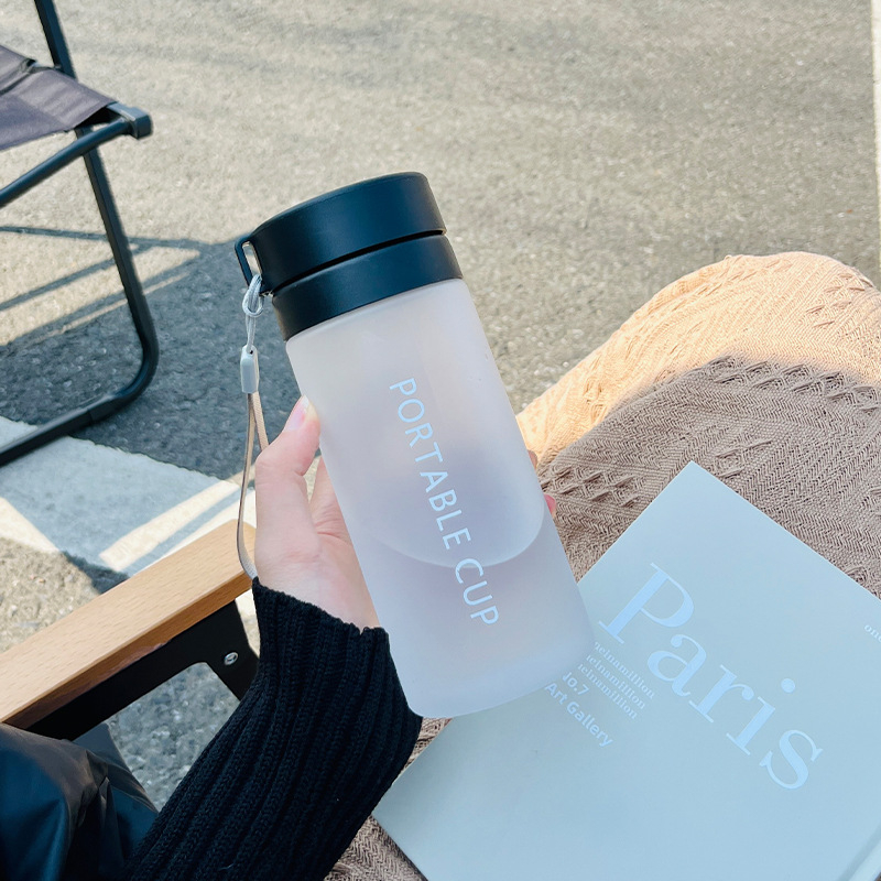 Pahar din plastic pentru elevi și cupluri, capacitate mare, rezistent la cădere, design sport minimalist, stil coreean, comod de ținut