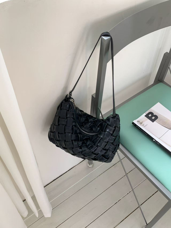 Ručna pletena ljetna torbica od mekane kože, torba za rame s retro minimalističkim dizajnom