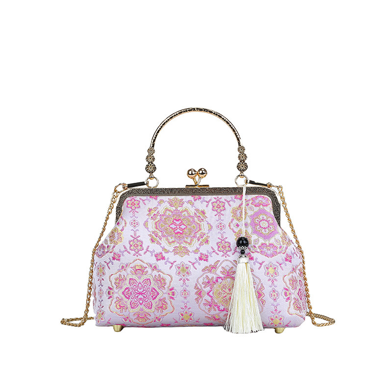 Etno vezena torbica s motivom školjke, resica s perlom i lančanim kaišem za nošenje preko tijela