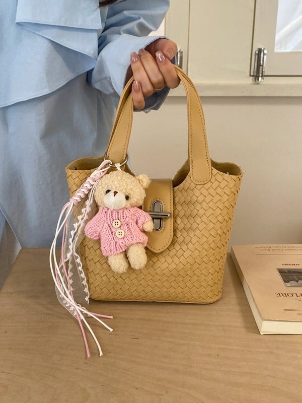Ženska crossbody torba s pletenim uzorkom, 2026 novi model, inspirirano korejskim stilom, sladak privjesak medvjedić