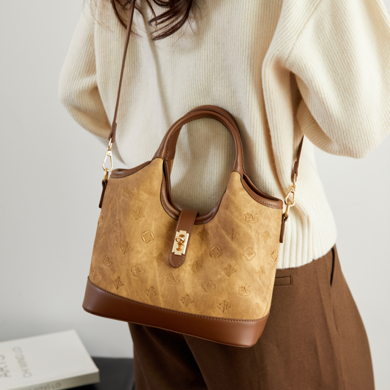 Luksuzna bucket torba, svestrana za nošenje preko ramena ili crossbody, retro dizajn za dnevne izlaske i putovanja