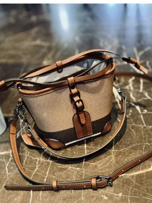 Ženska platnena torba tip bucket od platna, proljetno 2025 izdanje, srednja veličina, dvostruki remeni, nošenje na rame ili crossbody, elegantan izgled