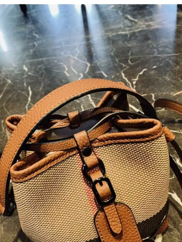 Ženska platnena torba tip bucket od platna, proljetno 2025 izdanje, srednja veličina, dvostruki remeni, nošenje na rame ili crossbody, elegantan izgled