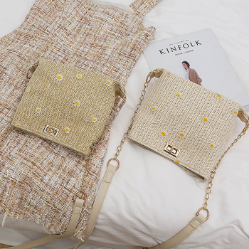 Ženska torba od slame u boho stilu, crossbody, plažna torba s čipom i izvezenim traktinčicama, bucket bag