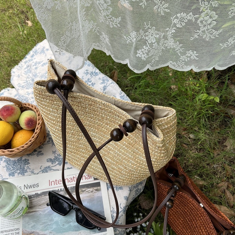 Torba tip košara od slame s drvenim perlama i magnetskim zatvaračem, vintage francuski stil, jednostavna i elegantna