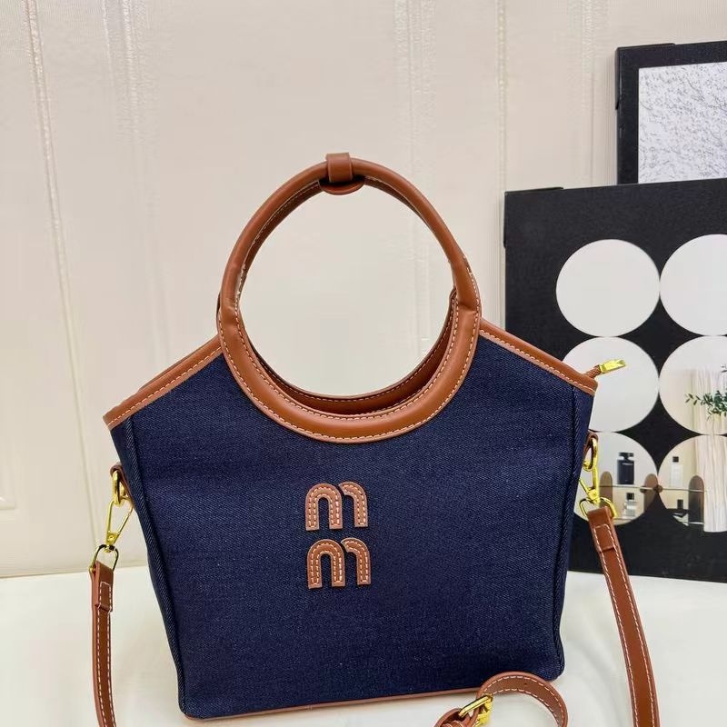 Nova moderna torba s kontrastnim bojama, velika kapaciteta za svakodnevnu upotrebu — bucket bag stil s jednim remenom
