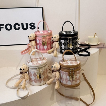 Ženska mini torbica s kariranim uzorkom — za ramena i crossbody, diskretan luksuz