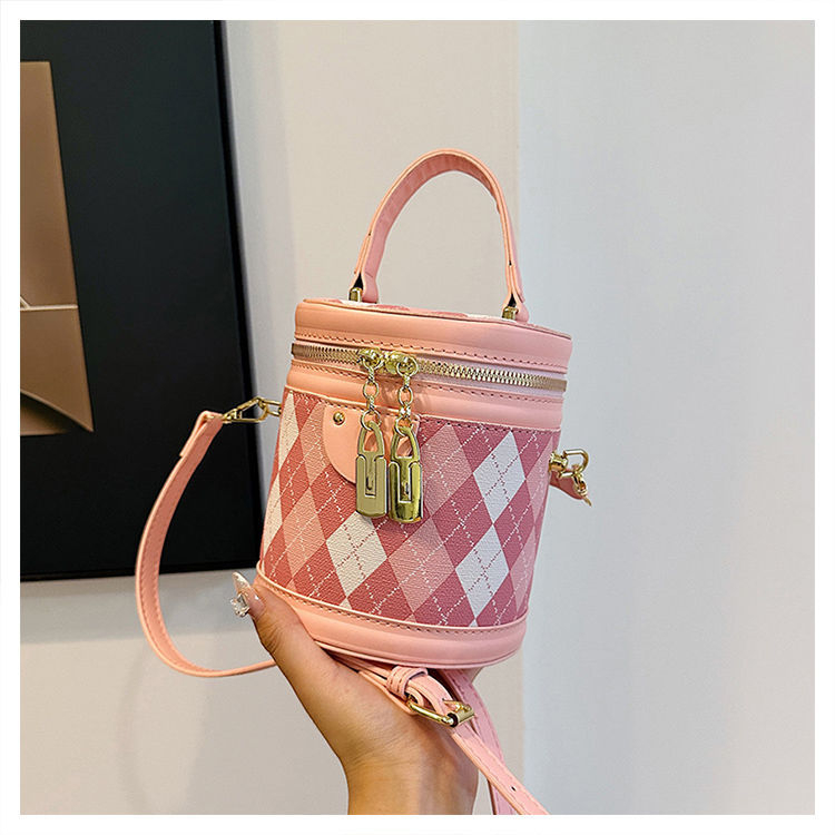 Ženska mini torbica s kariranim uzorkom — za ramena i crossbody, diskretan luksuz