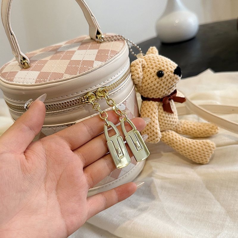 Ženska mini torbica s kariranim uzorkom — za ramena i crossbody, diskretan luksuz