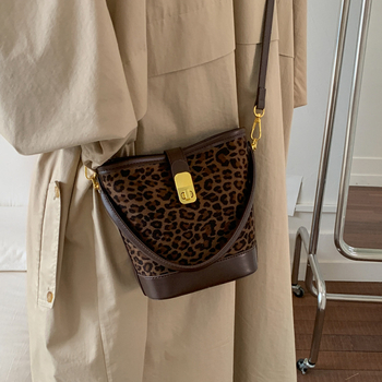 Bucket torba s leopardim uzorkom i mat završnom površinom, za žene, novi model 2025, retro stil za svakodnevnu upotrebu, na rame ili crossbody