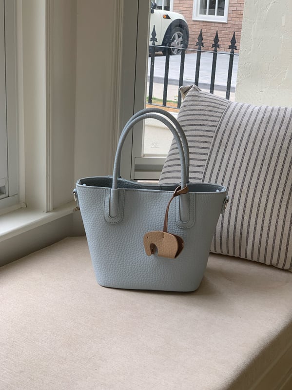 Ženska bucket torba visokog kvaliteta za proleće/ljeto 2026, crossbody ili ručna, elegantna i svestrana