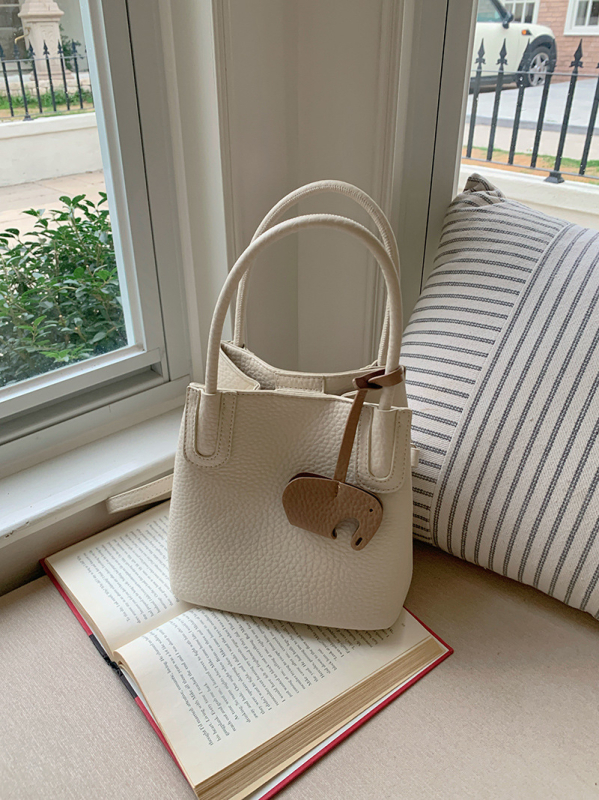 Ženska bucket torba visokog kvaliteta za proleće/ljeto 2026, crossbody ili ručna, elegantna i svestrana