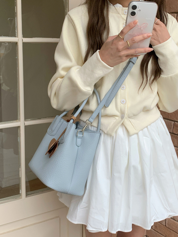 Ženska bucket torba visokog kvaliteta za proleće/ljeto 2026, crossbody ili ručna, elegantna i svestrana
