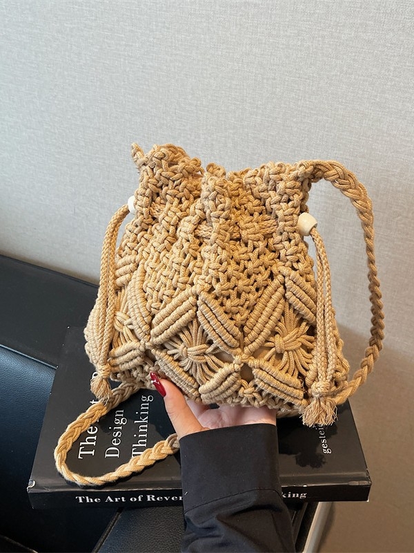 Malena pleteni bucket torbica za žene, preko ramena, vintage ručna izrada sa šnalom, materijal pamuk-lan, proljeće 2026, gradski minimalistički stil