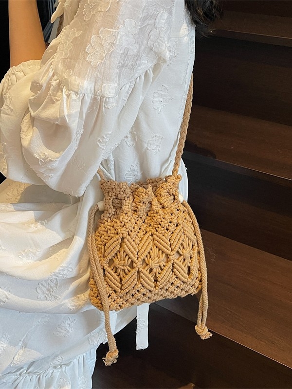 Malena pleteni bucket torbica za žene, preko ramena, vintage ručna izrada sa šnalom, materijal pamuk-lan, proljeće 2026, gradski minimalistički stil