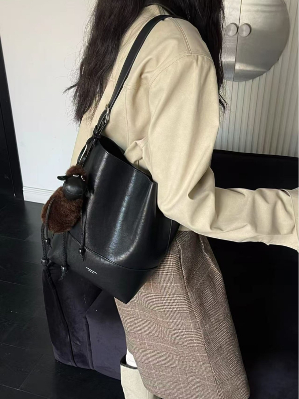 Ženska bucket torba u korejskom stilu, crossbody, model 2026, velik kapacitet, elegantna i svestrana