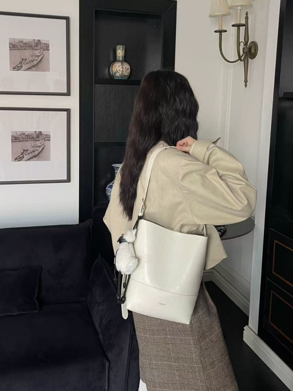 Ženska bucket torba u korejskom stilu, crossbody, model 2026, velik kapacitet, elegantna i svestrana