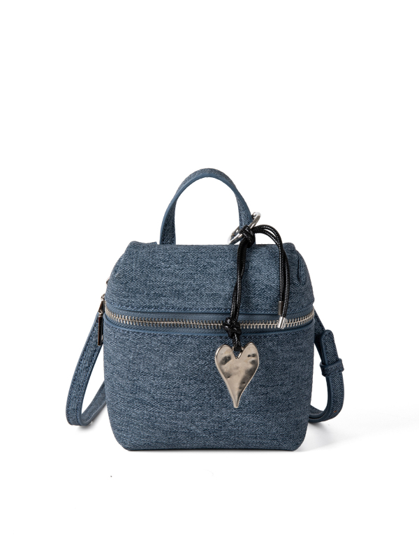 Ženska mini bucket torba s privjeskom u obliku srca, urban minimalistički dizajn, preko ramena