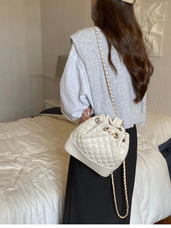 2026 nova modna bucket torba s lančanim remenom, šivani dijamantni uzorak, crossbody u Chanel stilu