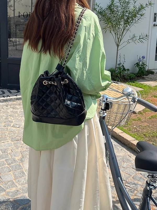 2026 nova modna bucket torba s lančanim remenom, šivani dijamantni uzorak, crossbody u Chanel stilu