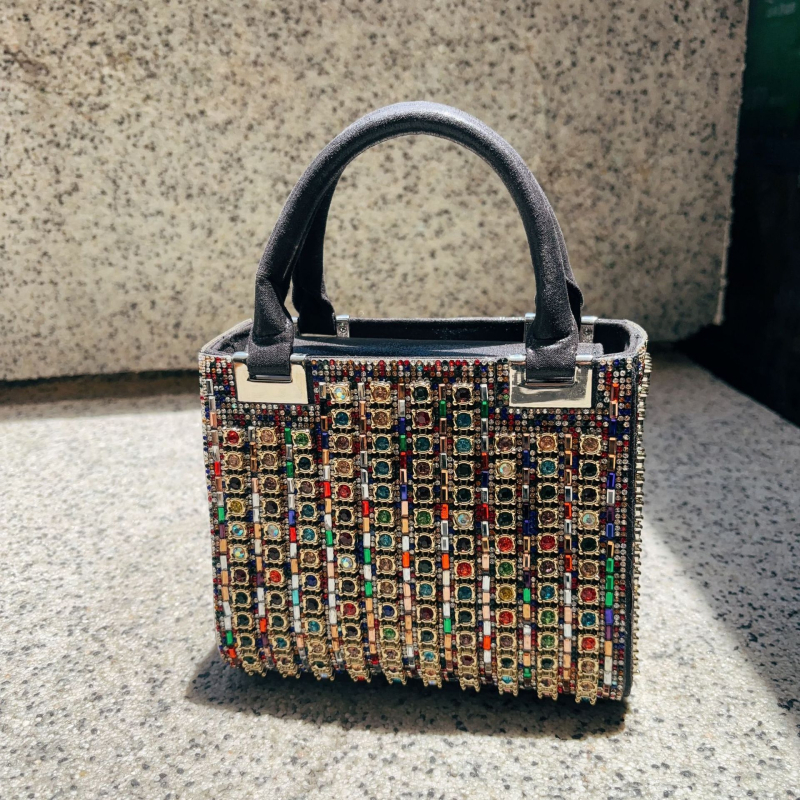 Elegantna večernja torbica sa kristalima, kaišem preko ramena, srednje veličine, PVC materijal