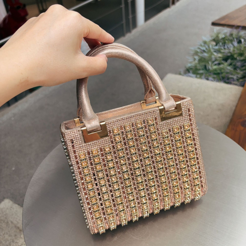 Elegantna večernja torbica sa kristalima, kaišem preko ramena, srednje veličine, PVC materijal