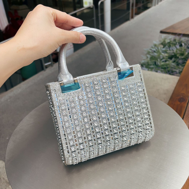 Elegantna večernja torbica sa kristalima, kaišem preko ramena, srednje veličine, PVC materijal