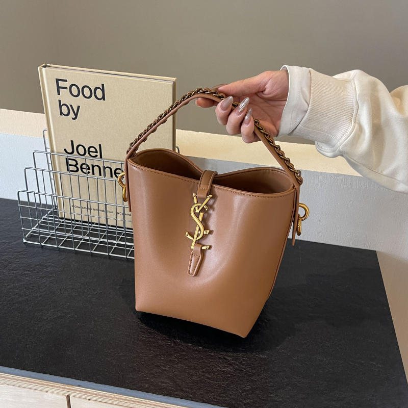 Ženska bucket torba s lancem, lagan luksuzan dizajn Yangshulin, za rameno i crossbody