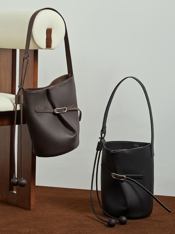 Bucket torba od vrhunske teleće kože – minimalistički dizajn, velika zapremina, svestrana crossbody torba za svakodnevnu uporabu