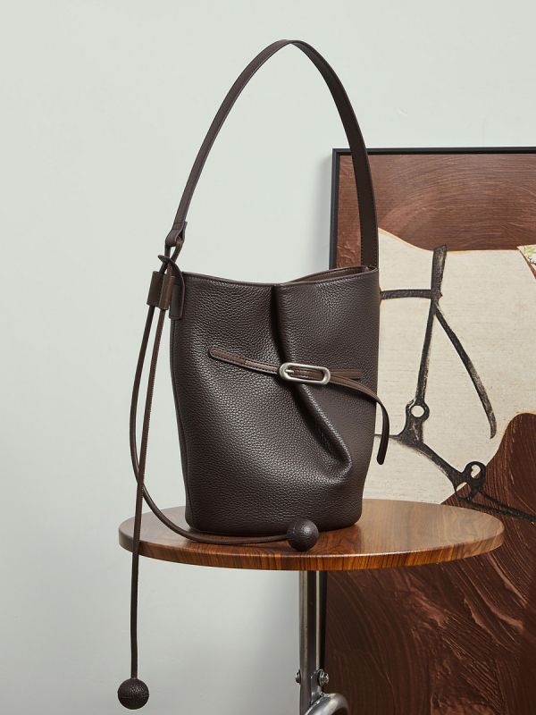 Bucket torba od vrhunske teleće kože – minimalistički dizajn, velika zapremina, svestrana crossbody torba za svakodnevnu uporabu