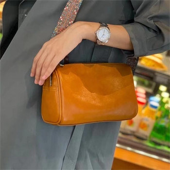 Ženska mala torbica od kože goveda prvog sloja, 2026 izdanje, prava koža, oblik jastuka, modni retro, svestrana za ljeto, torba preko ramena ili crossbody