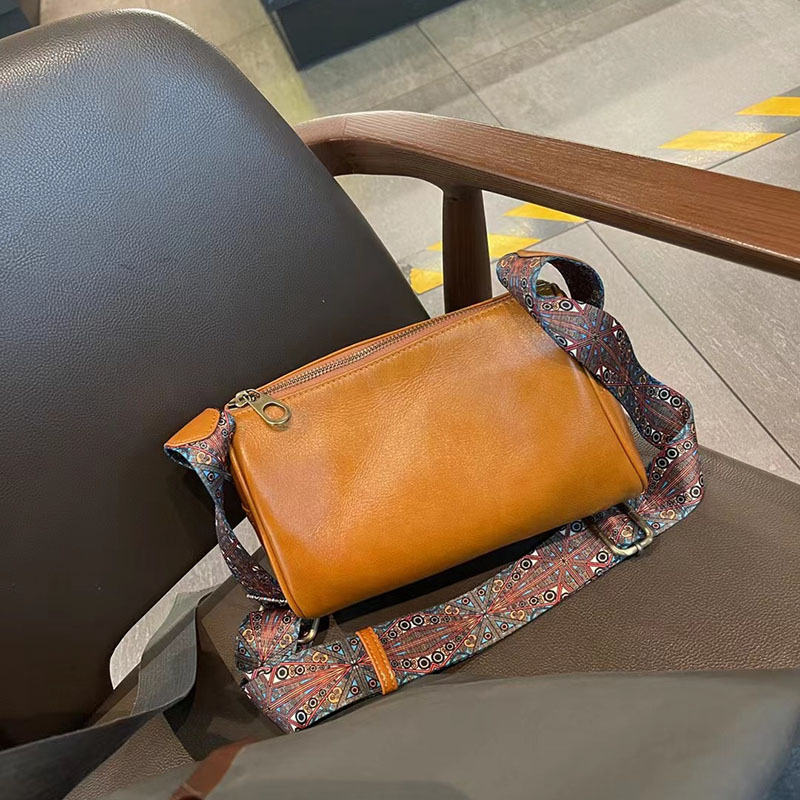 Ženska mala torbica od kože goveda prvog sloja, 2026 izdanje, prava koža, oblik jastuka, modni retro, svestrana za ljeto, torba preko ramena ili crossbody