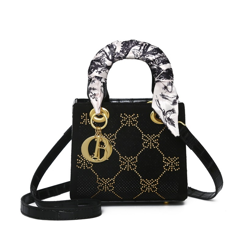 Diana torba s kristalima, mala kvadratna crossbody torba, ženski dizajn s quilt dizajnom, moda 2026