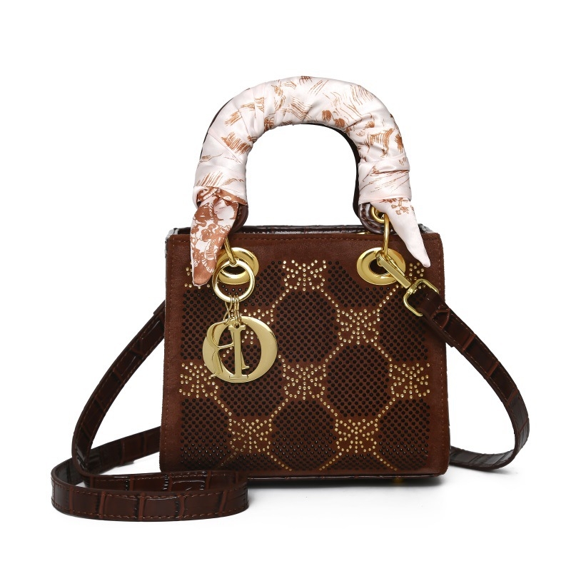 Diana torba s kristalima, mala kvadratna crossbody torba, ženski dizajn s quilt dizajnom, moda 2026
