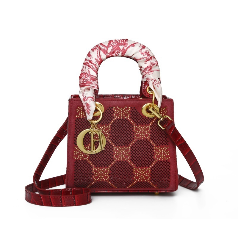 Diana torba s kristalima, mala kvadratna crossbody torba, ženski dizajn s quilt dizajnom, moda 2026