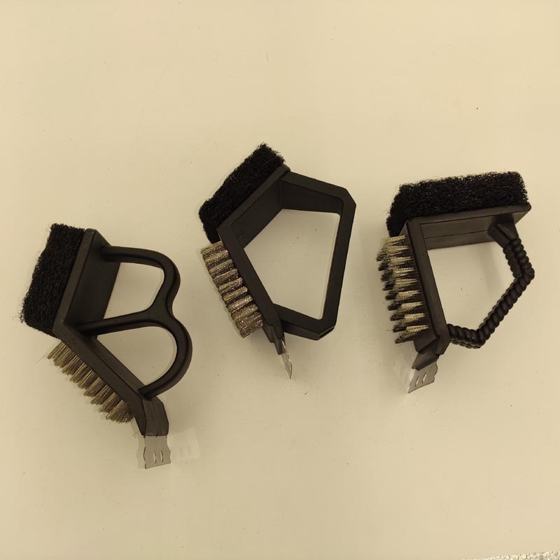 Perie pentru grătar cu mâner din plastic și fire din cupru și oțel — set de curățare grătar