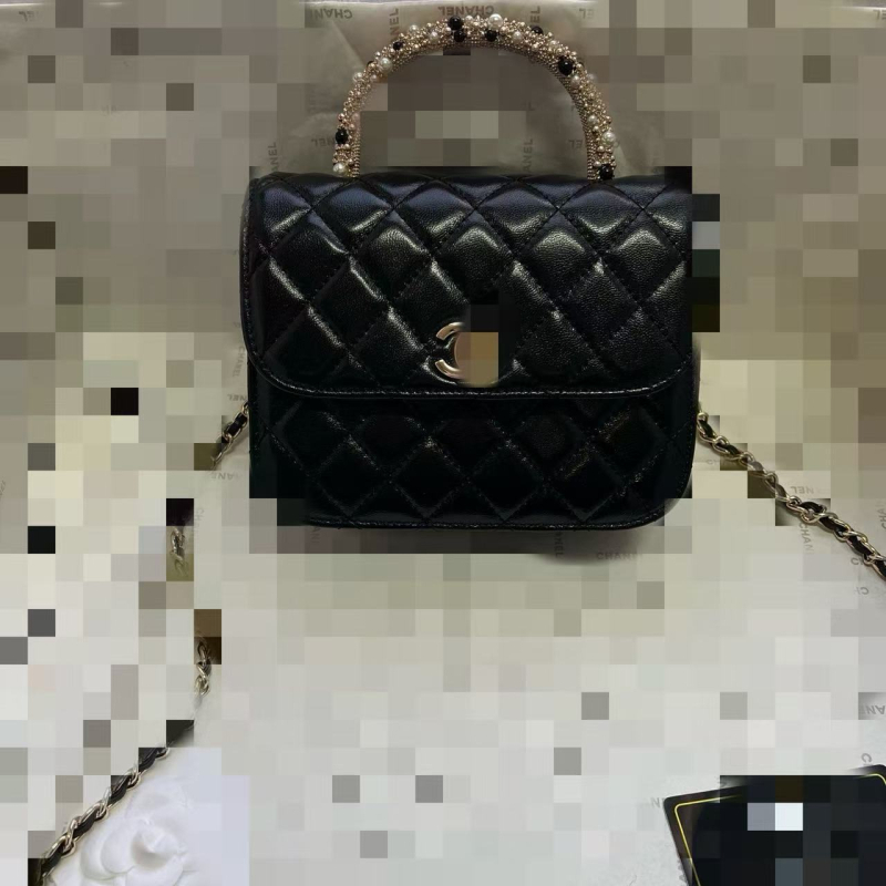 Ženska torbica s romboidnim uzorkom i preklopom, od prave kože, lančani remen, mala veličina, nosi se na rame ili kao crossbody