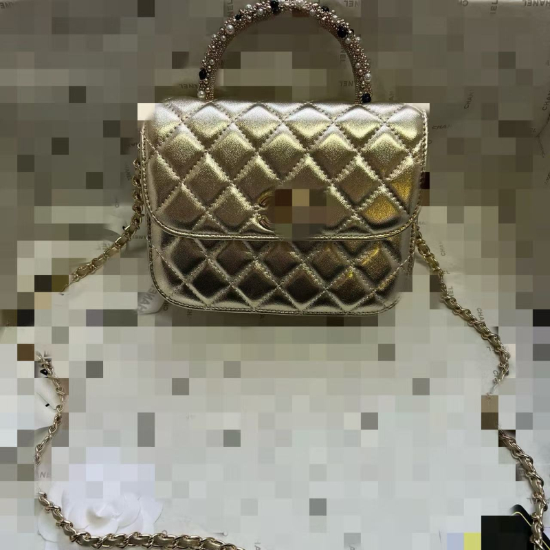 Ženska torbica s romboidnim uzorkom i preklopom, od prave kože, lančani remen, mala veličina, nosi se na rame ili kao crossbody