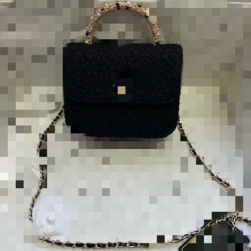 Ženska torbica s romboidnim uzorkom i preklopom, od prave kože, lančani remen, mala veličina, nosi se na rame ili kao crossbody