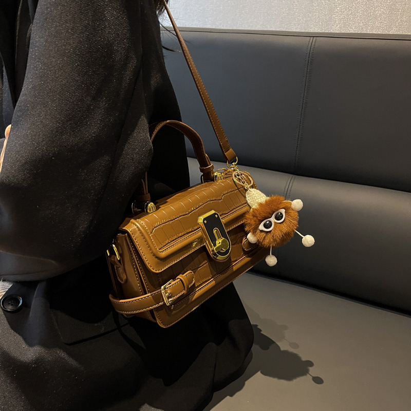 Moderna crossbody torba, mala kvadratnog oblika, za svakodnevnu upotrebu