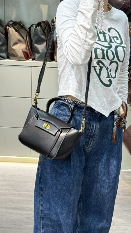 Ženska torbica od prve sloje goveđe kože, oblik mašne, crossbody torba, prava koža, srednje veličine, lagana i moderna