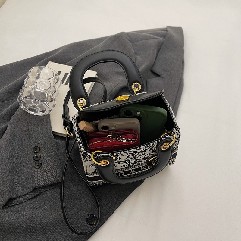 Ženska crossbody torbica s premium teksturom, kvadratnog oblika, PU koža, model 2025