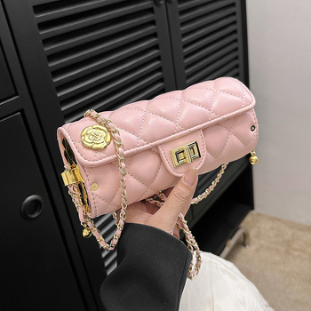 Ženska cilindrična torba s prešivanim uzorkom i lancem remenom, crvena svadbena torba, 2025 nova moda, mekan PU materijal, mala veličina, preko ramena ili crossbody