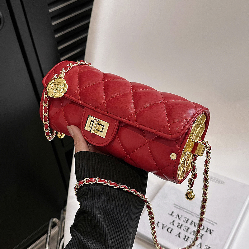Ženska cilindrična torba s prešivanim uzorkom i lancem remenom, crvena svadbena torba, 2025 nova moda, mekan PU materijal, mala veličina, preko ramena ili crossbody