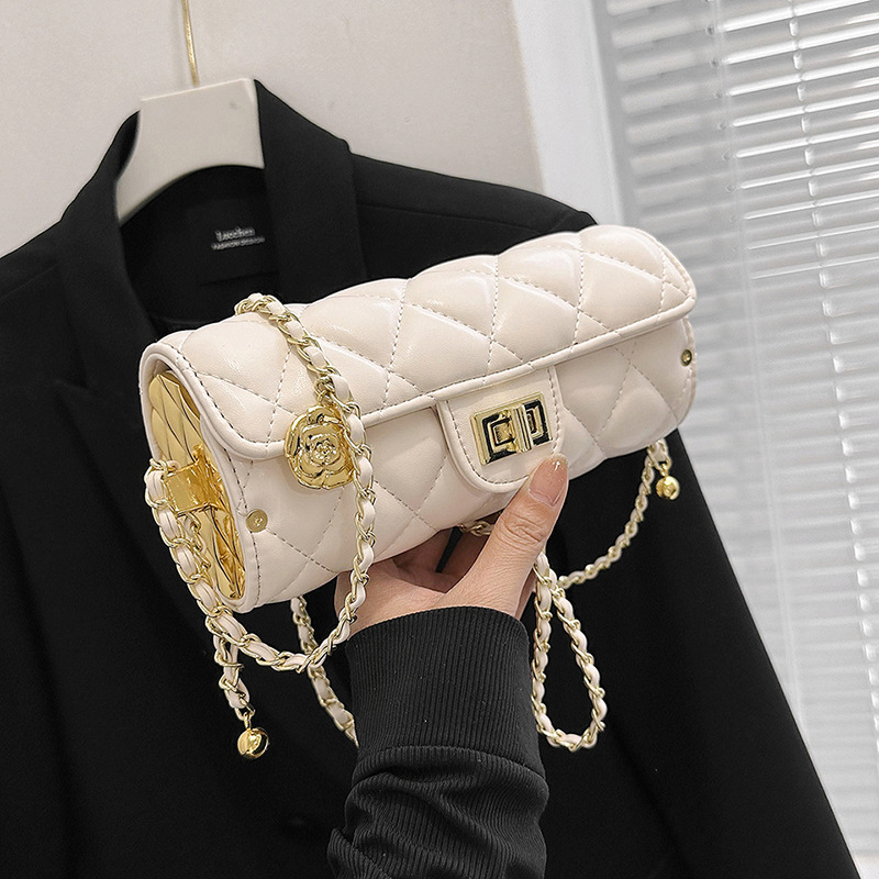 Ženska cilindrična torba s prešivanim uzorkom i lancem remenom, crvena svadbena torba, 2025 nova moda, mekan PU materijal, mala veličina, preko ramena ili crossbody