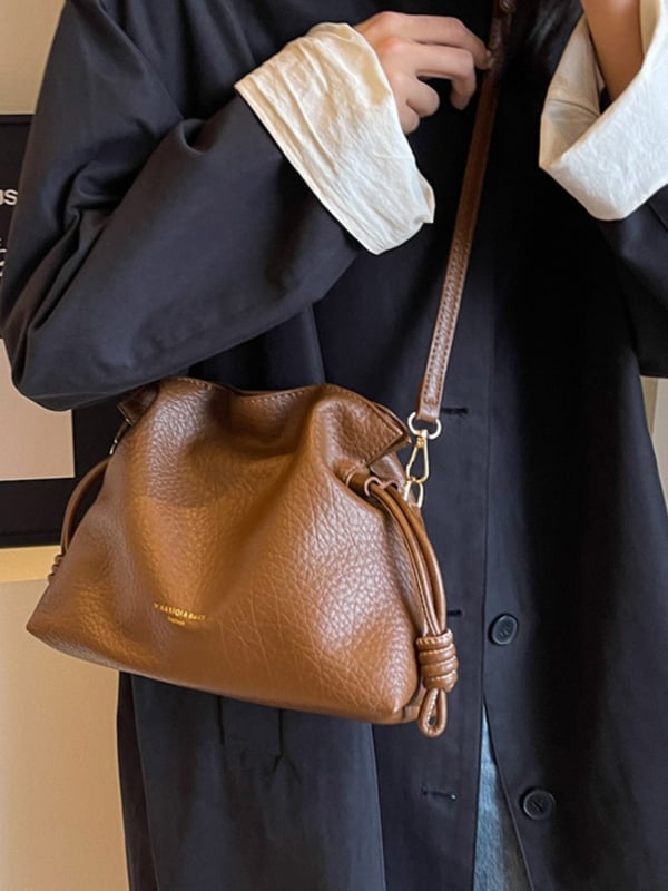 Nova retro ženska mala crossbody bucket torba s plisiranom teksturom oblaka, nišna kvaliteta za jesen-zimu