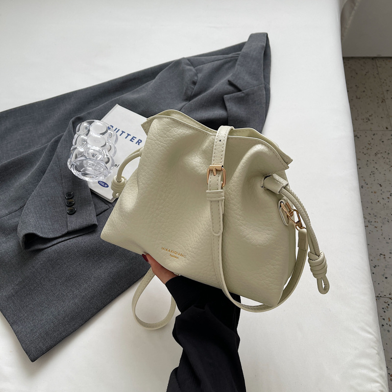 Nova retro ženska mala crossbody bucket torba s plisiranom teksturom oblaka, nišna kvaliteta za jesen-zimu