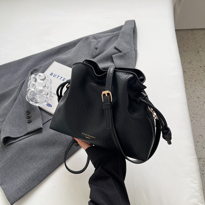 Nova retro ženska mala crossbody bucket torba s plisiranom teksturom oblaka, nišna kvaliteta za jesen-zimu