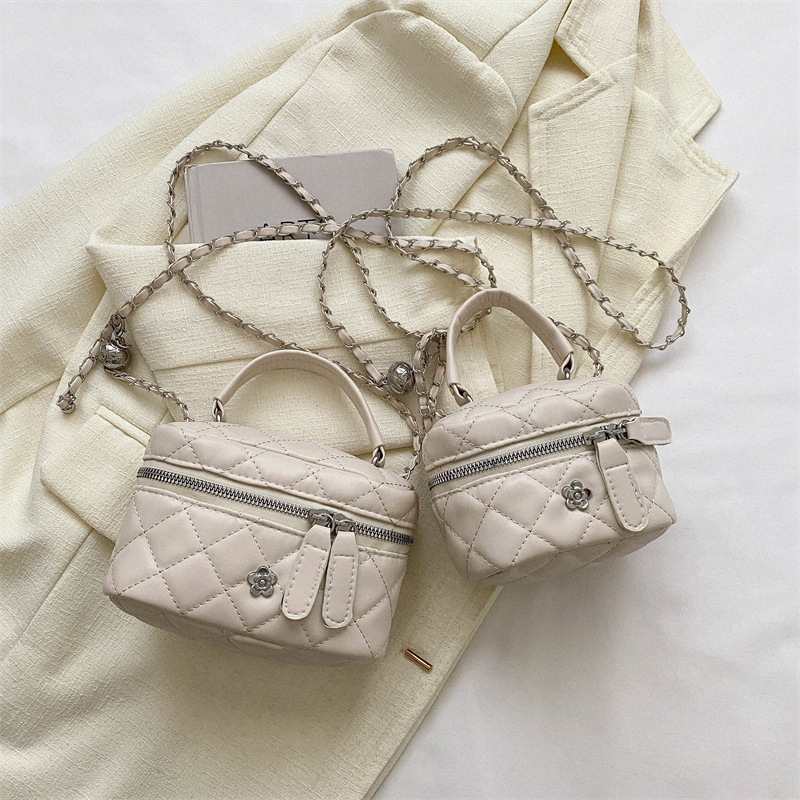 Minimalistička kutija torbica s lančanim remenom i romboidnim uzorkom, mala ženska crossbody torba, 2023. model